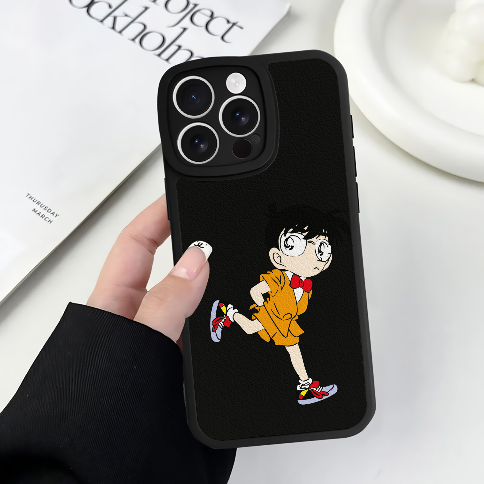 （画像用） 名探偵コナン 江戸川 コナン Detective Conan Conan Edogawa 【iPhone 16シリーズ対応】シリコンスマホケース（レザー調） 材質：シリコン